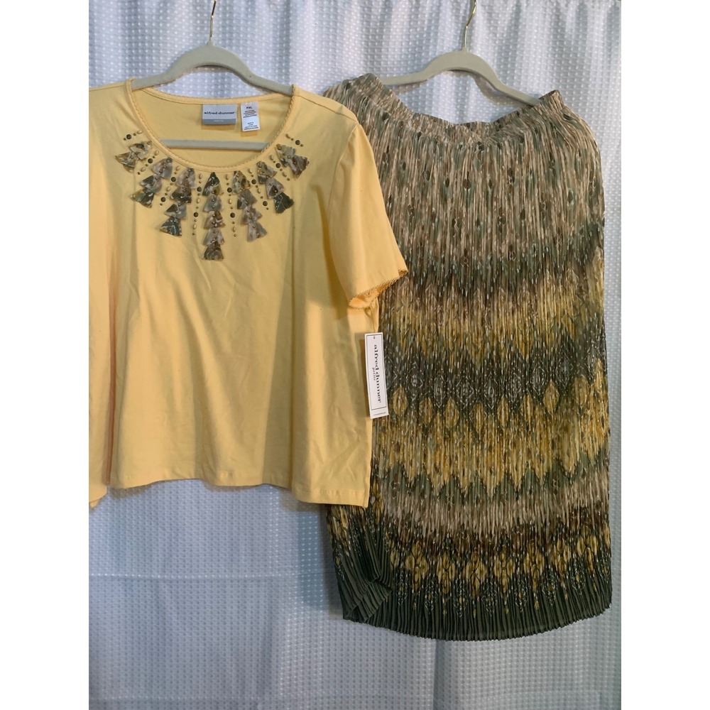 NOTE: Alfred Dunner Yellow Embellishedβ Top Pleated Skirt Set Womens PXL 14 NWT